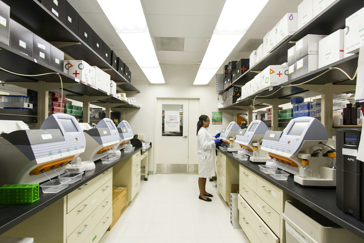 GMP cell culture laboratory cleanroom